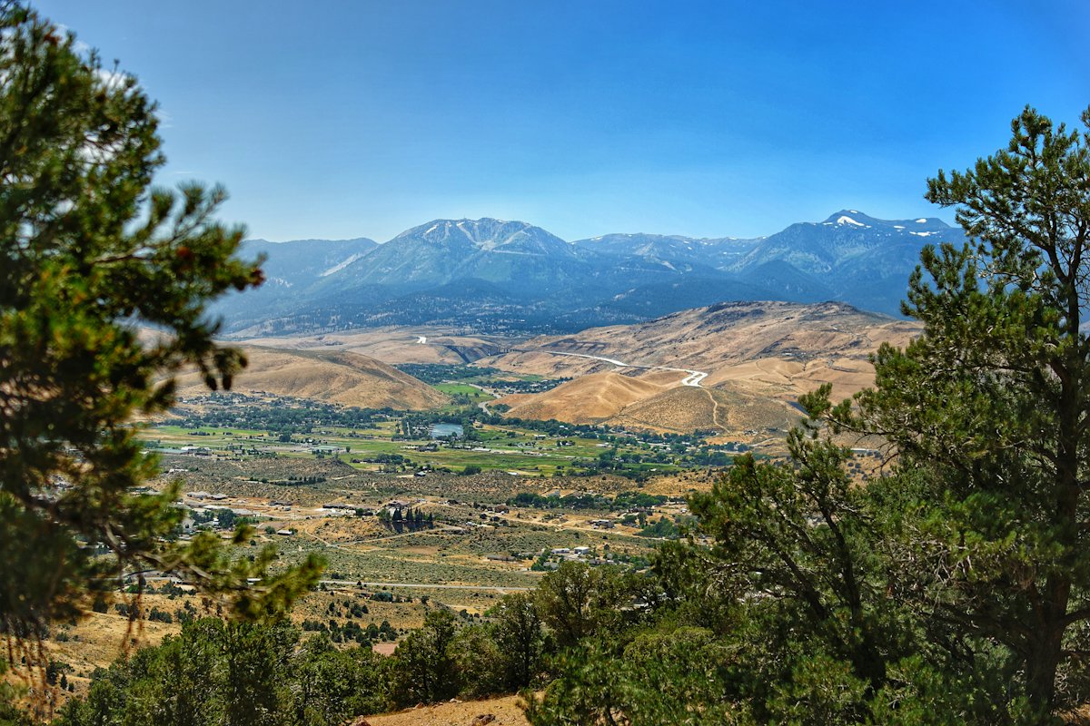 Reno valley with the Sierra Nevada mountains behind